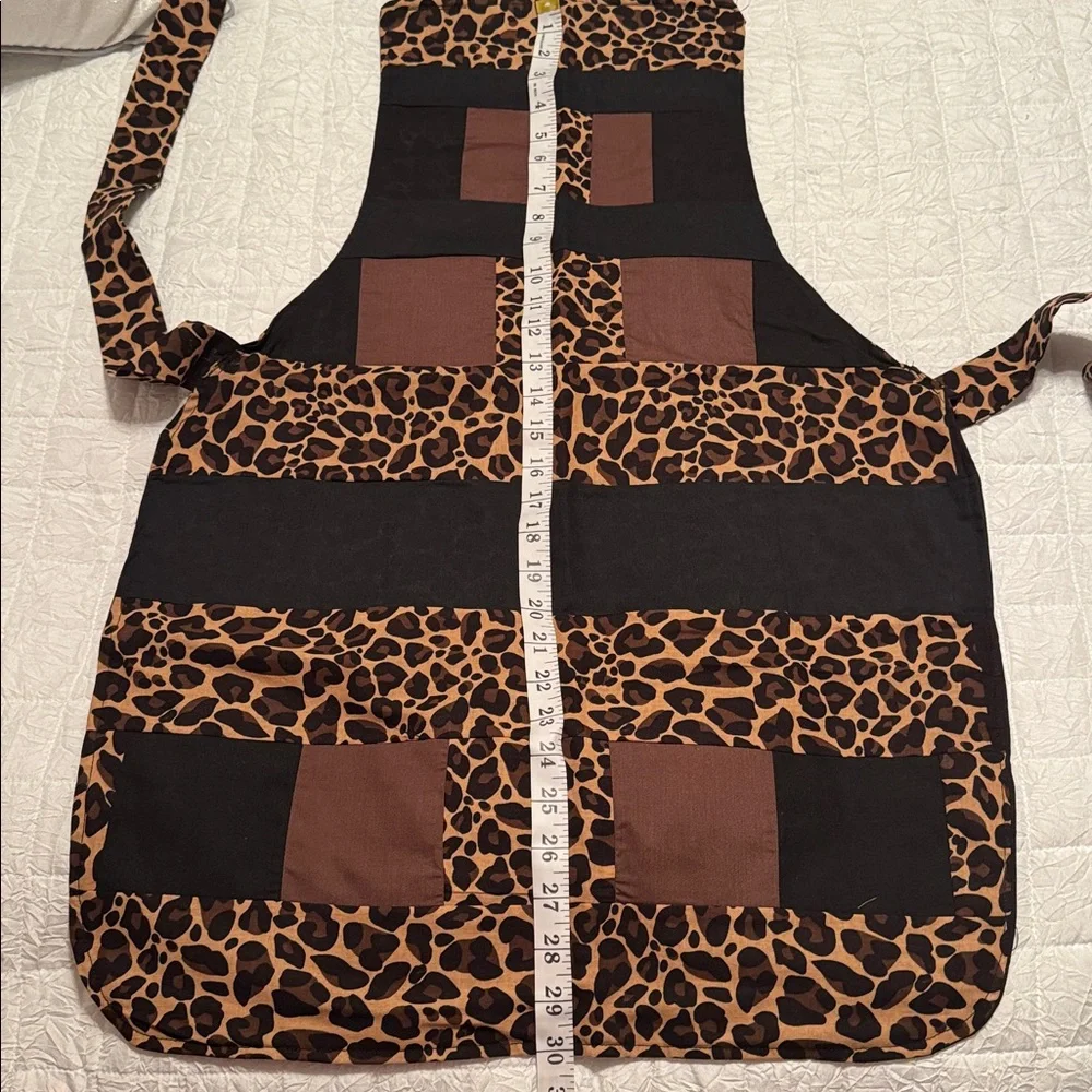 Handmade Apron. Very cute. Photos of front and Back.